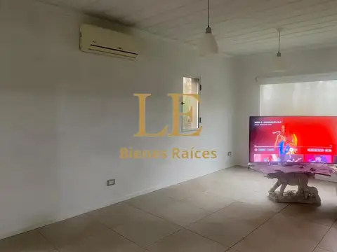Casa 5 ambientes con 4 baños