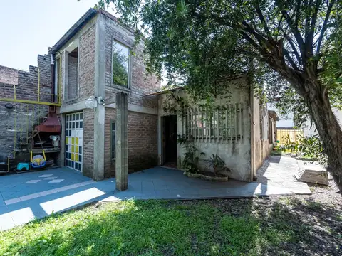 Casa en Venta con 2 cocheras