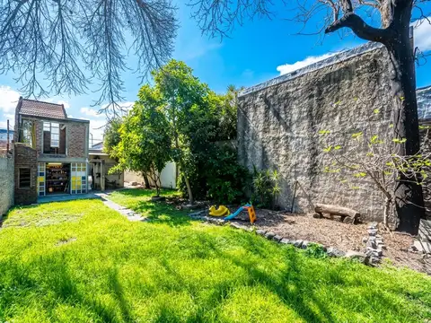 CASA EN VENTA CON LOTE DE 8,66 X 50 EN RAMOS MEJIA
