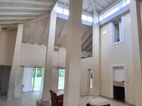 Casa 5 ambientes con 3 baños