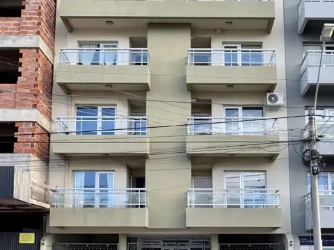 Departamento de 1 dormitorio contrafrente en alquiler ? 25 de Mayo 835