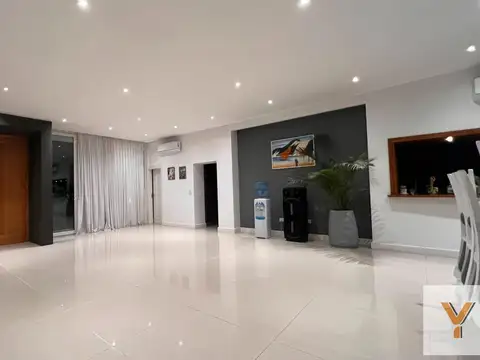 Casa en Venta - 5 Dormitorios 6 Baños - 2200mts - Ezeiza - Country Valdvez
