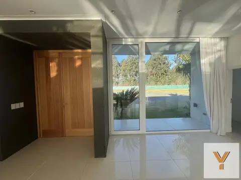 Casa 7 ambientes con 6 baños