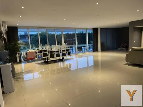 Casa en Venta - 5 Dormitorios 6 Baños - 2200mts - Ezeiza - Country Valdvez