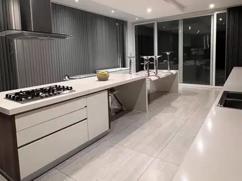 Casa en Venta - 5 Dormitorios 6 Baños - 2200mts - Ezeiza - Country Valdevez