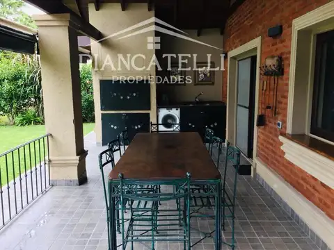 Casa en Venta con 1 cochera