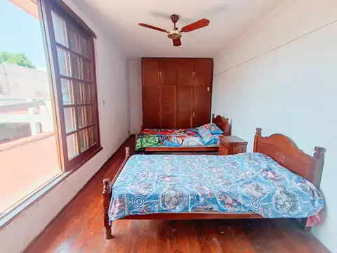 Casa 10 ambientes con 4 baños