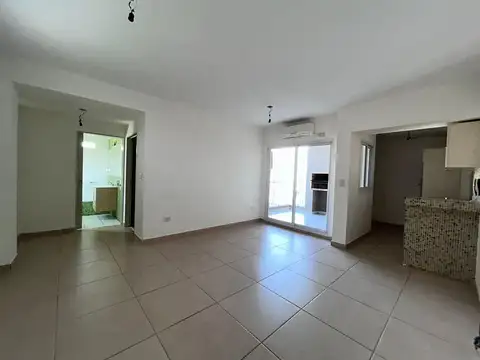 Excelente 2 amb con balcón y parrilla propia. Edif con Sum