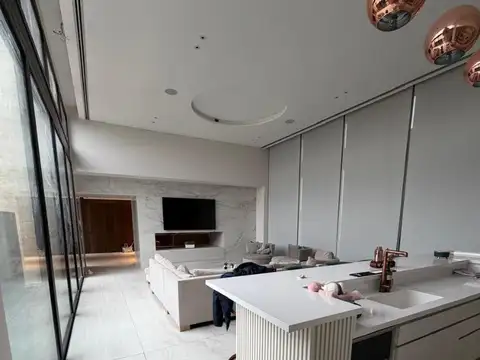 Casa en Alquiler de 5 dormitorios