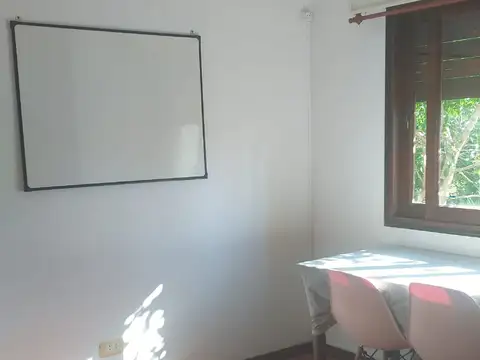 Casa en Alquiler con 1 cochera