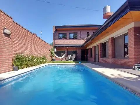 Chalet en Venta 5 amb 3 cocheras Piscina Parque V. Luzuriaga