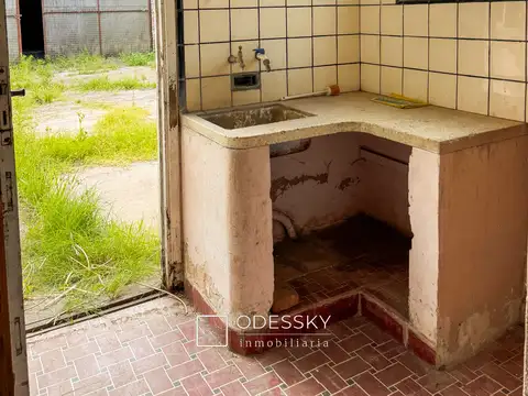 Casa 7 ambientes con 2 baños