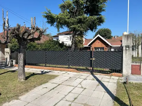 Longchamps Chalet 3 Amb Amplio lote