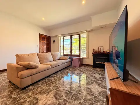 VENTA CASA 4 AMBIENTES CON QUINCHO Y PILETA  