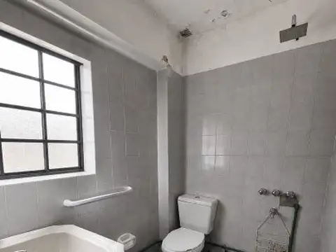 Lenzoni 1050 , Piso 0