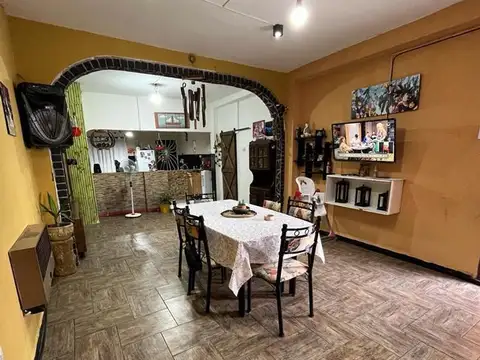 Casa 5 ambientes con 2 baños