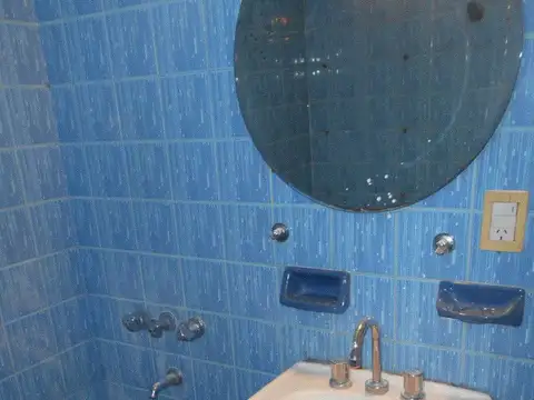 3 AMBIENTES AL FRENTE CON BALCON