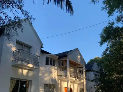 Casa en Venta con 4 cocheras