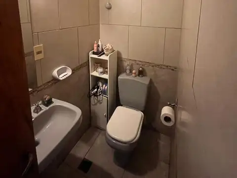 Casa 7 ambientes con 2 baños