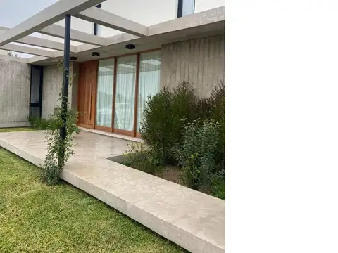 Casa en Alquiler de 3 dormitorios
