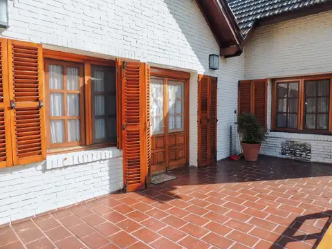 Venta casa 8 hab El Cazador a las barrancas