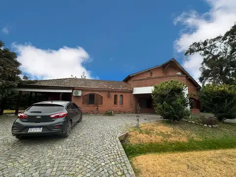 Casa en alquiler en Country Club El Bosque, Campana - 5 Ambientes