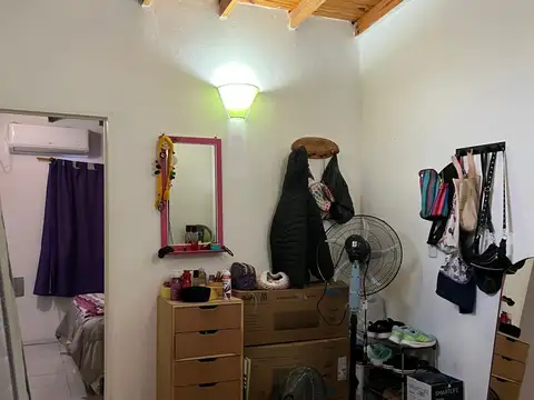 Cómodo depto en planta alta.