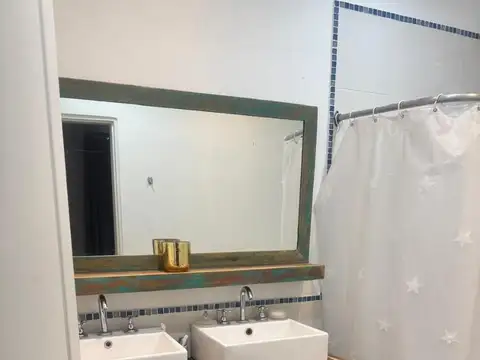 Casa en Alquiler con 3 cocheras