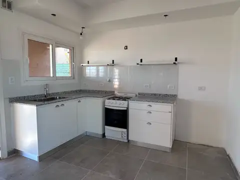 Santiago Rubio entre Nelson y Racedo al 1500