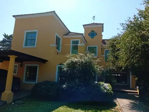 CASA EN VENTA EN LA PEREGRINA