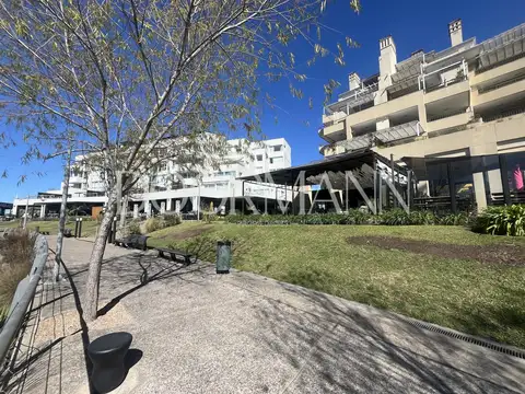 Local comercial en alquiler en la bahia de nordelta con terraza exterior