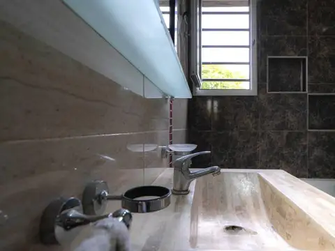 Casa 7 ambientes con 4 baños