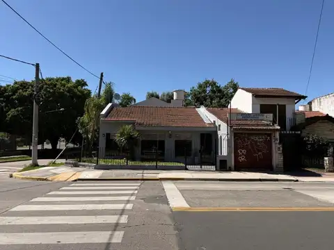 LOCAL , MARTINEZ , FRENTE A UNICENTER