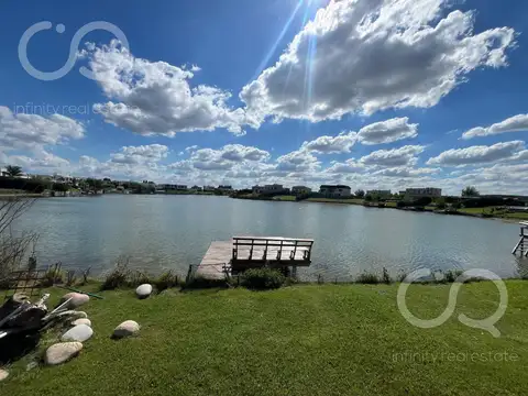 Casa en Alquiler con 6 cocheras