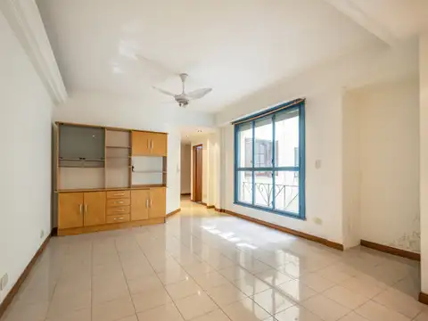 Departamento. 3 Ambientes con Escritorio. Caballito
