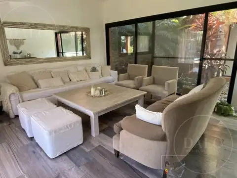 Casa en Alquiler Temporal con 2 cocheras