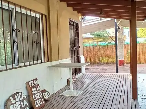 Casa en Venta con 2 cocheras