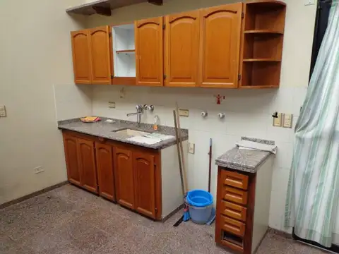 Casa en Alquiler con 2 cocheras