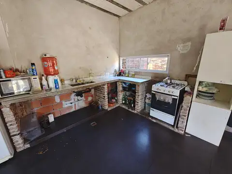 Casa 3 ambientes con 1 baño