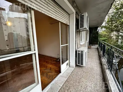 Venta de departamento 3 ambientes con balcón en Caballito