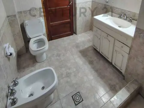 CASA MULTIFAMILIAR EN VENTA 3 UNIDADES EN CASEROS!