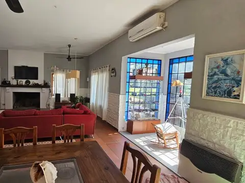 Casa 5 ambientes con 4 baños