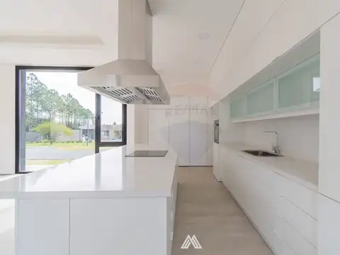 Casa 5 ambientes con 3 baños