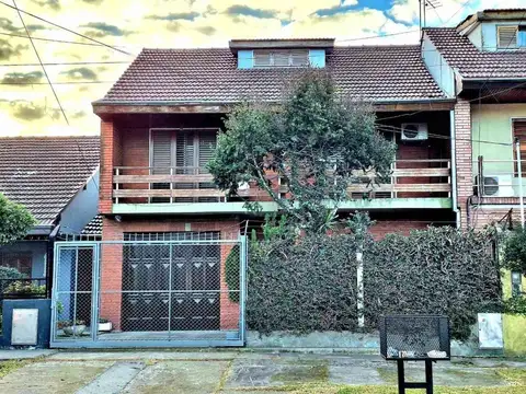 VENTA CASA 4 AMBIENTES RAFAEL CALZADA COCHERA