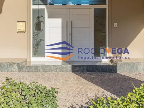 Casa en Venta con 4 cocheras