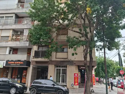 LOCAL CENTRICO Y GRAN PASO PEATONAL Y VEHICULAR