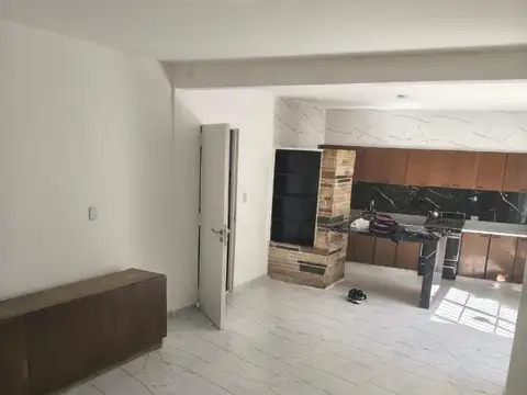 Depto Tipo Casa 2 ambientes con 1 baño