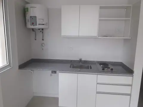 3 De Febrero 2000, Piso 5