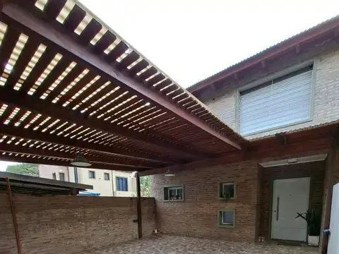 Casa 3 DORMITORIOS - FUNES