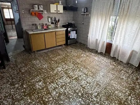 Casa en Venta con 3 cocheras